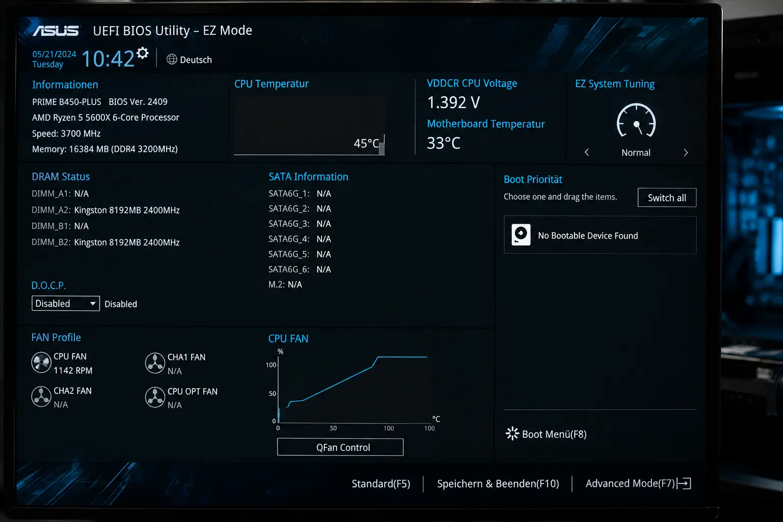 SSD wird im BIOS nicht erkannt BIOS- bzw. UEFI-Bildschirm, auf dem keine SSD erkannt wird. Die Boot-Priorität zeigt No Bootable Device Found.